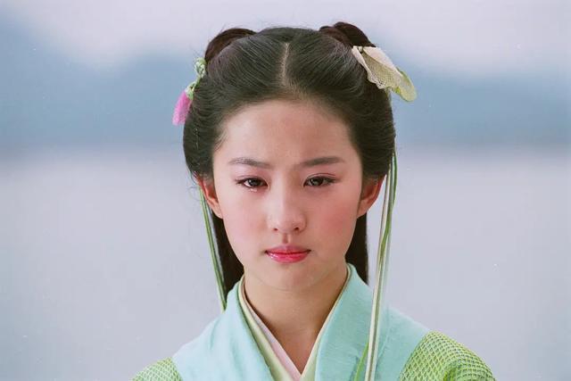 回顾惊艳童年的古装造型：香妃的毛球林诗音的扇子飞飞的绿叶(图18)