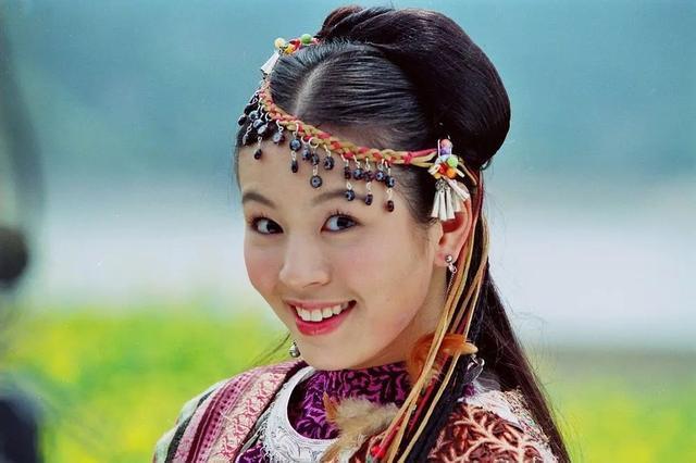 回顾惊艳童年的古装造型：香妃的毛球林诗音的扇子飞飞的绿叶(图19)