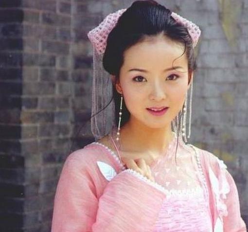回顾惊艳童年的古装造型：香妃的毛球林诗音的扇子飞飞的绿叶(图9)
