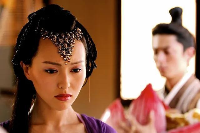 回顾惊艳童年的古装造型：香妃的毛球林诗音的扇子飞飞的绿叶(图13)