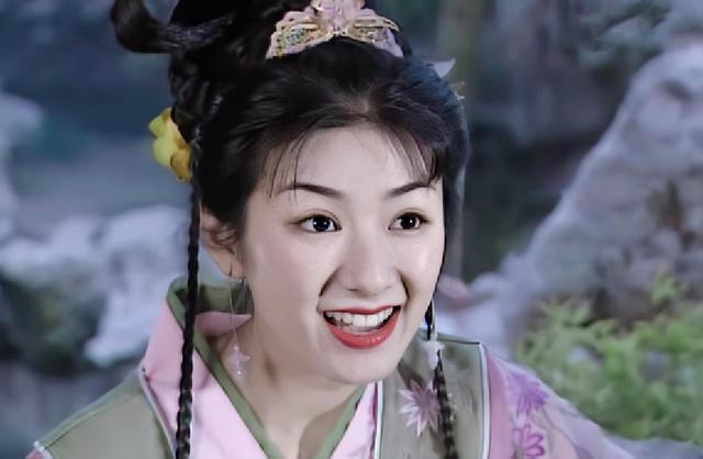 回顾惊艳童年的古装造型：香妃的毛球林诗音的扇子飞飞的绿叶(图15)