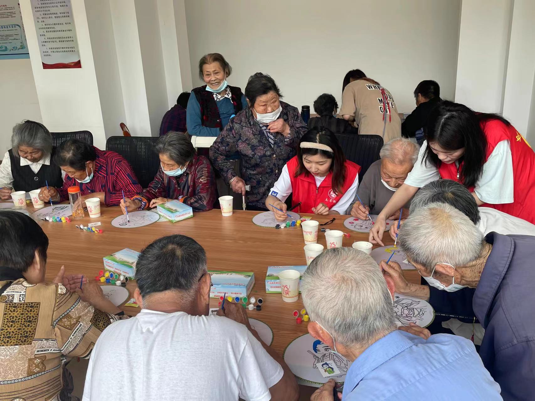 合肥高新区长宁中心：老有所学暖民心夏日凉扇DIY(图1)