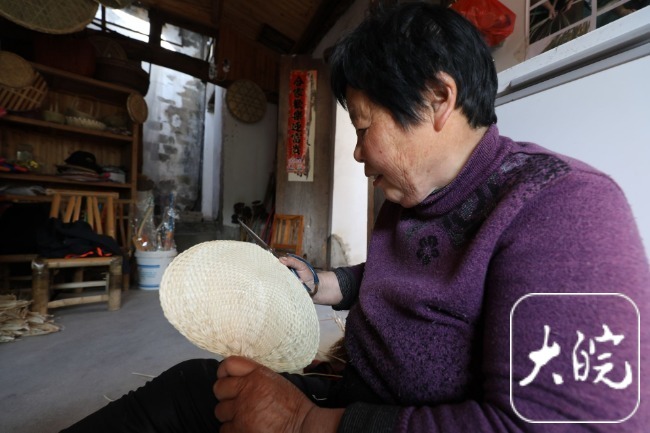 组图打扇子：查济古村里即将失传的老手艺(图7)