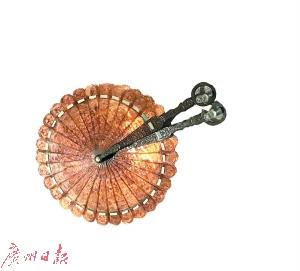 看18~19世纪广州外销成扇感受传说中的中国时尚(图2)