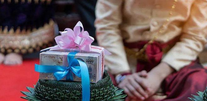 因“嫁妆不足”印度女性被焚烧、泼酸平均每天有20名女性被杀(图10)