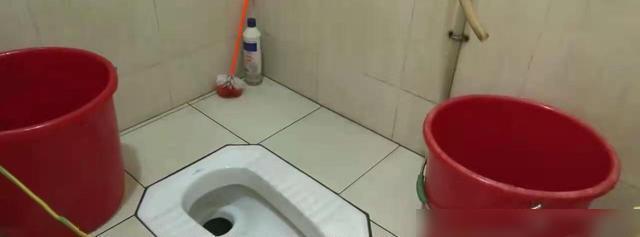 南海一女子洗头时晕倒不幸的是房东更换了20多台热水器