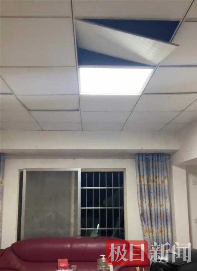 浏阳一烟花厂爆炸村民家天花板脱落玻璃碎裂镇政府：无人员伤亡