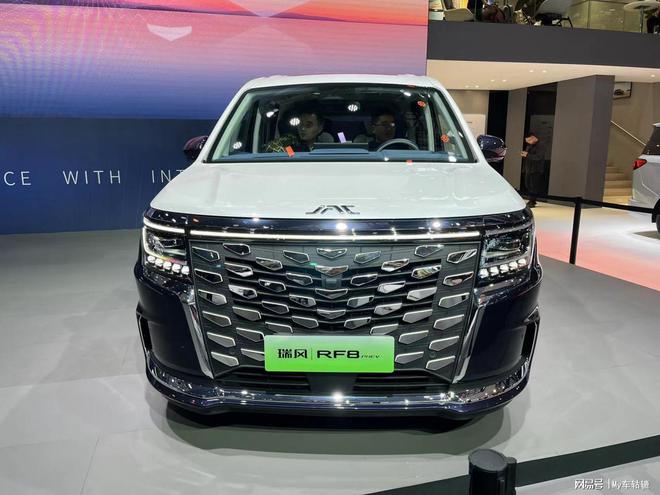 瑞风RF8预售1699万起华为智能座舱上车地板价格、天花板配置