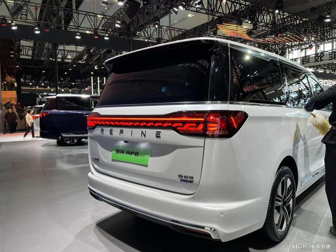 瑞风RF8预售1699万起华为智能座舱上车地板价格、天花板配置(图4)