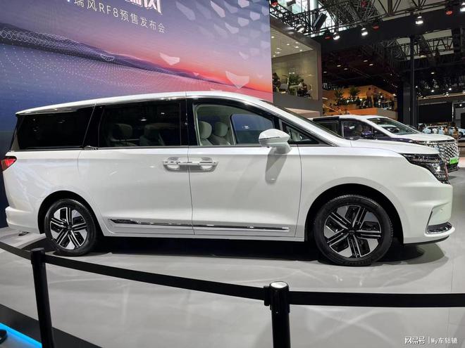 瑞风RF8预售1699万起华为智能座舱上车地板价格、天花板配置(图3)