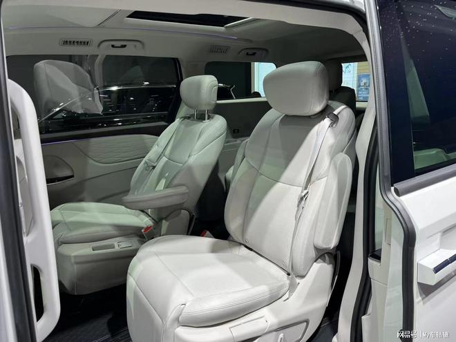 瑞风RF8预售1699万起华为智能座舱上车地板价格、天花板配置(图5)