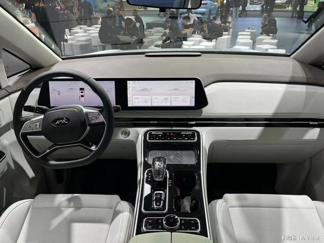 瑞风RF8预售1699万起华为智能座舱上车地板价格、天花板配置(图6)