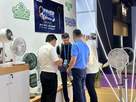 西哲Sezze闪耀广交会新品复古风扇与西哲魔法风扇惊艳全场(图5)