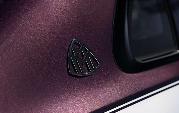 豪华行政轿车天花板！迈巴赫S680限量版亮相：价格直逼劳斯莱斯(图5)