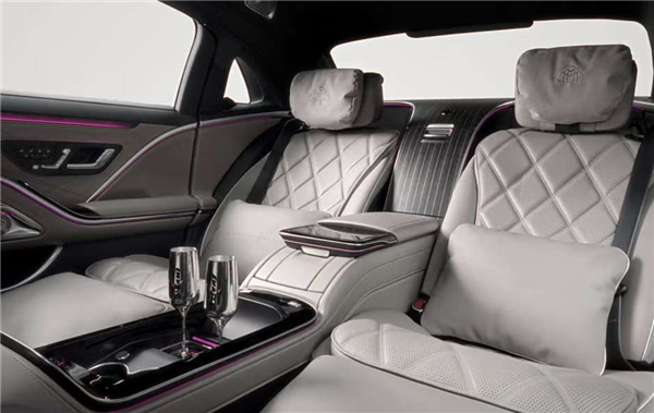 豪华行政轿车天花板！迈巴赫S680限量版亮相：价格直逼劳斯莱斯(图4)