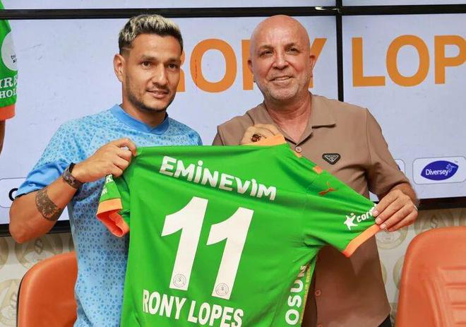 ：阿拉尼亚体育免签布拉加攻击手罗尼-洛佩斯(图1)