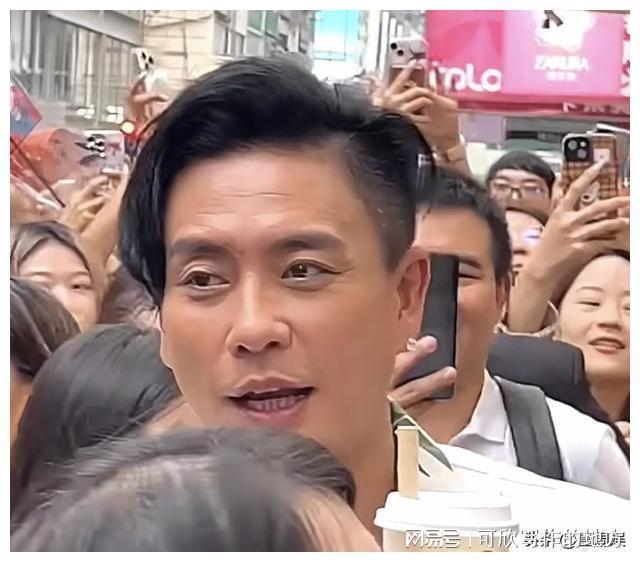 43岁黄宗泽生图曝光保镖贴身护驾排场十足网友：男神老了(图8)