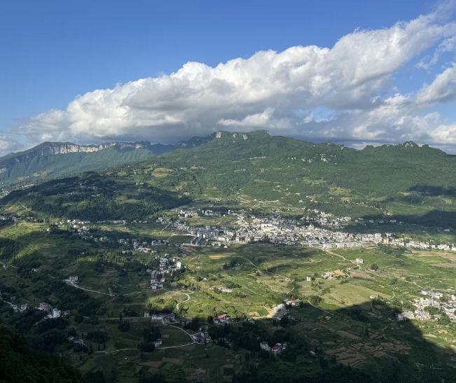 和朋友跟团去恩施旅游四天花多少钱？2024年恩施四天三晚旅游报价