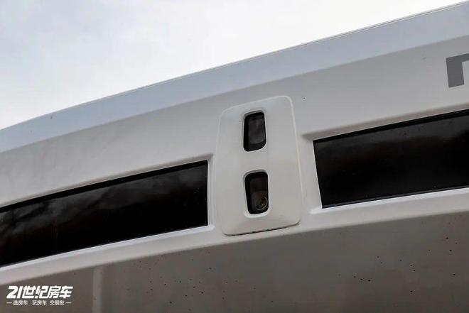 配置再度升级科技与实用的完美融合！实拍上汽大通生活家V100！(图4)