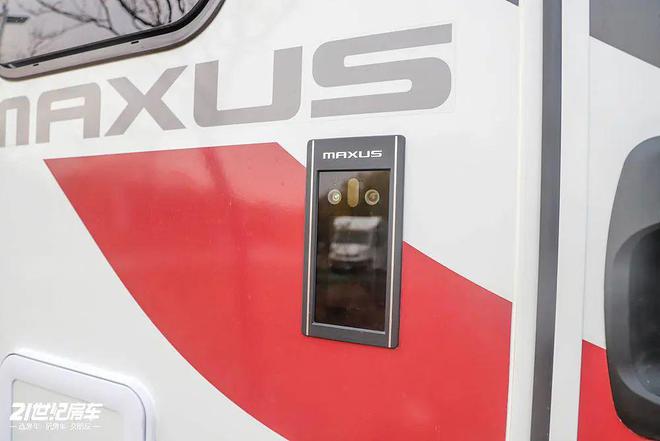 配置再度升级科技与实用的完美融合！实拍上汽大通生活家V100！(图5)