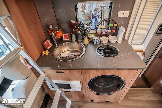 配置再度升级科技与实用的完美融合！实拍上汽大通生活家V100！(图14)