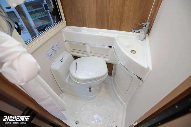 配置再度升级科技与实用的完美融合！实拍上汽大通生活家V100！(图19)