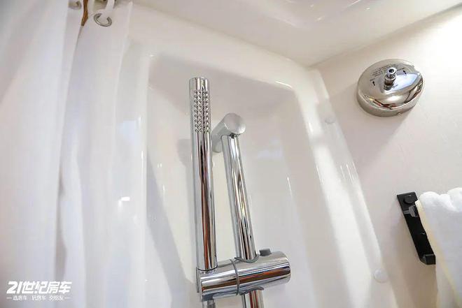 配置再度升级科技与实用的完美融合！实拍上汽大通生活家V100！(图20)