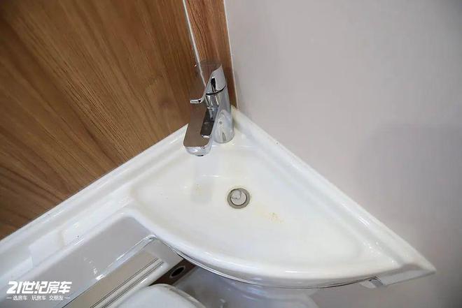 配置再度升级科技与实用的完美融合！实拍上汽大通生活家V100！(图21)