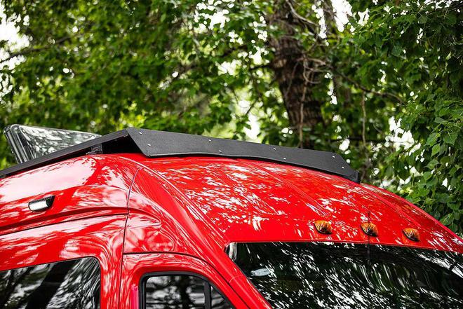 能装下摩托车的B型房车生活配置样样不差加拿大TransMoto20露营车(图2)