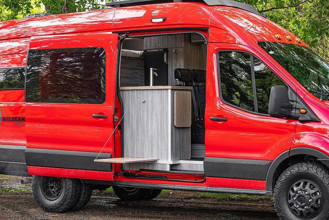 能装下摩托车的B型房车生活配置样样不差加拿大TransMoto20露营车(图5)