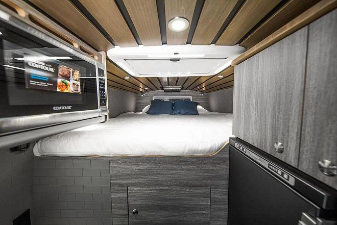 能装下摩托车的B型房车生活配置样样不差加拿大TransMoto20露营车(图8)