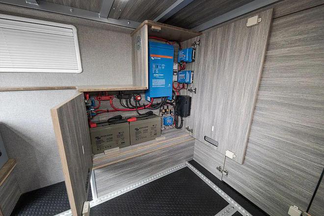 能装下摩托车的B型房车生活配置样样不差加拿大TransMoto20露营车(图13)