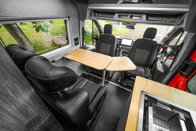 能装下摩托车的B型房车生活配置样样不差加拿大TransMoto20露营车(图9)