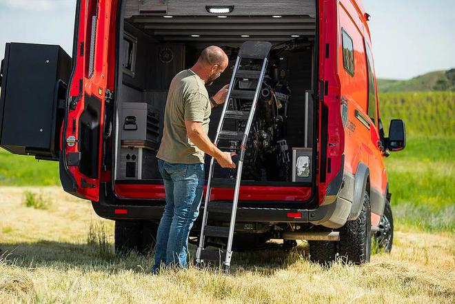能装下摩托车的B型房车生活配置样样不差加拿大TransMoto20露营车(图11)