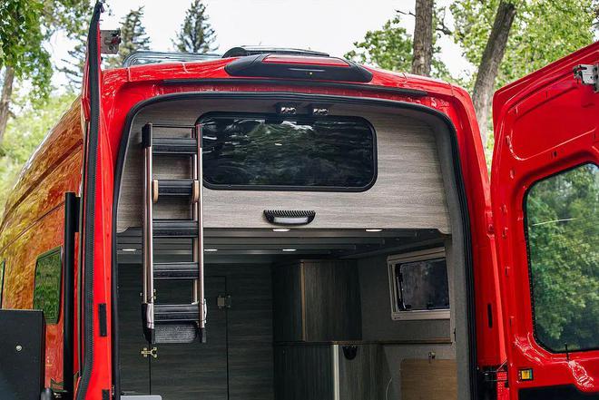 能装下摩托车的B型房车生活配置样样不差加拿大TransMoto20露营车(图14)