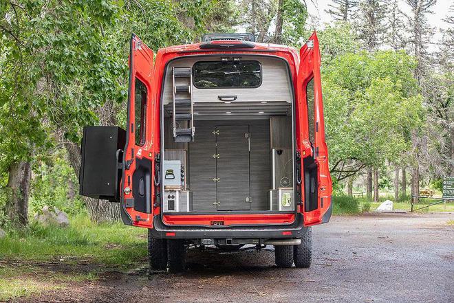 能装下摩托车的B型房车生活配置样样不差加拿大TransMoto20露营车(图15)