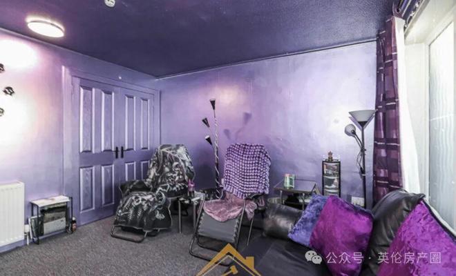 英国“有史以来最黑的房子”：地板、墙壁和天花板全是黑色…能接受吗？(图2)