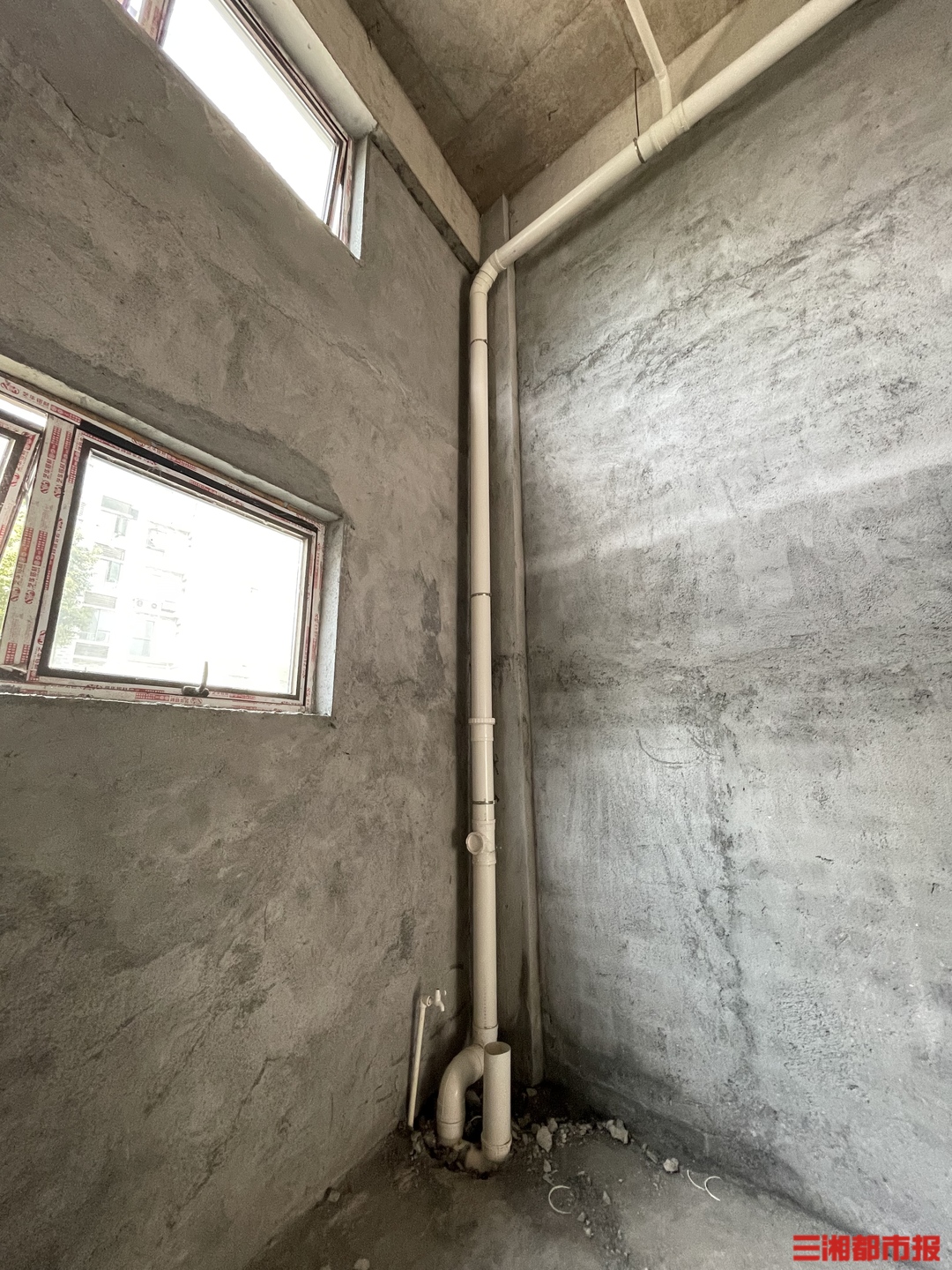 小区大事｜二楼下水管道装到一楼天花板法院：恢复原状物业也担责