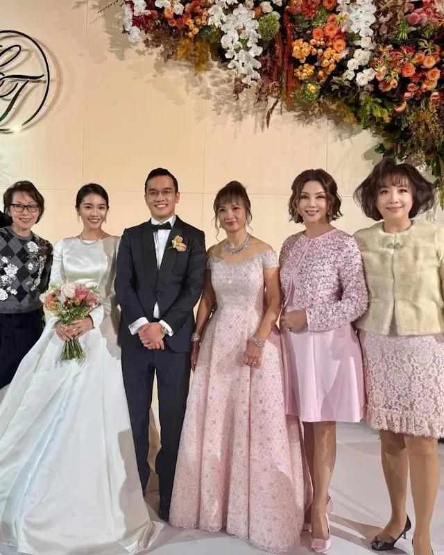 富豪郑裕彤孙子大婚77岁郑家纯终露脸与太太叶美卿罕见同框(图6)