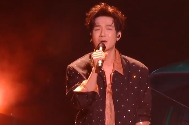 2025跨年晚会：湖南卫视假唱如故江苏卫视真唱难听央视真大气(图8)