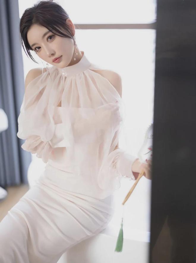 旗袍妖姬杨晨晨绝美腰臀比燃爆镜头完美曲线演绎致命诱惑！(图5)