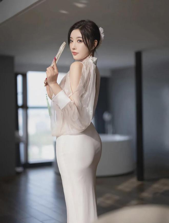 旗袍妖姬杨晨晨绝美腰臀比燃爆镜头完美曲线演绎致命诱惑！(图11)