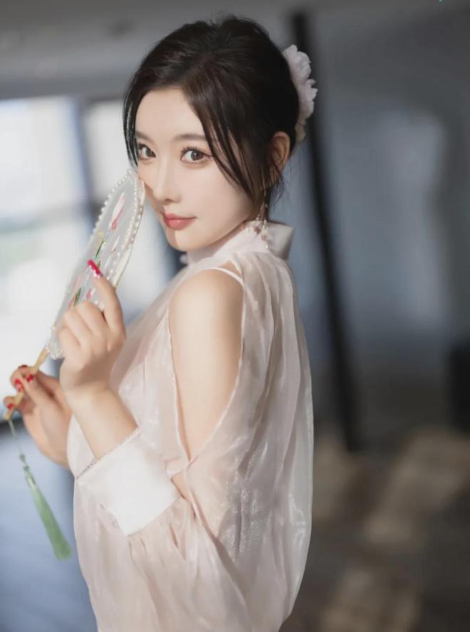 旗袍妖姬杨晨晨绝美腰臀比燃爆镜头完美曲线演绎致命诱惑！(图10)