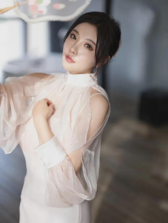 旗袍妖姬杨晨晨绝美腰臀比燃爆镜头完美曲线演绎致命诱惑！(图15)
