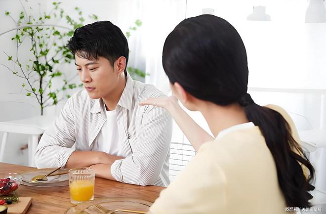 老同学来访为面子我3天花5万他们走后妻子给了我一个档案袋(图4)