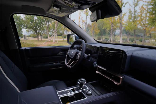 不到10万皮卡变房车可以进城没报废年限适合两人出行可下地库(图4)