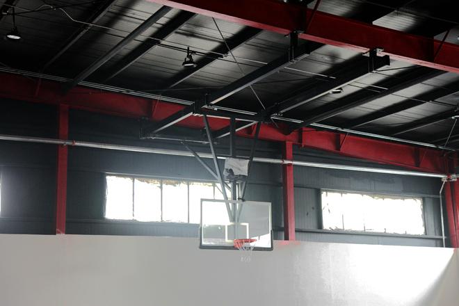 吊顶悬空电动折叠升降篮球架：释放空间潜能