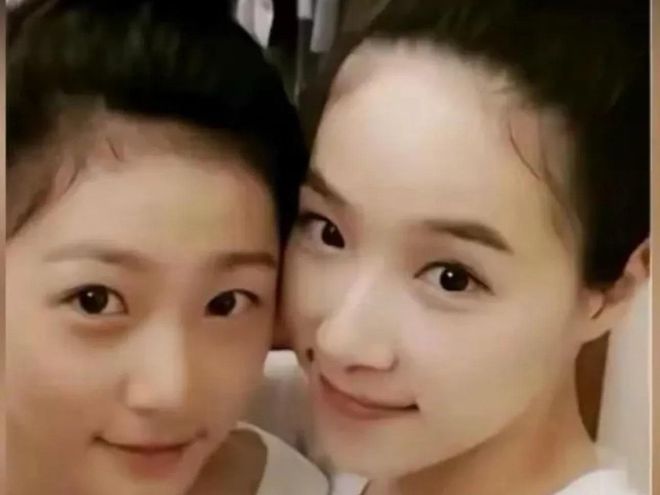 金赛纶妈妈47岁像少女！23岁生三个闺女恋爱脑还害了女儿(图3)