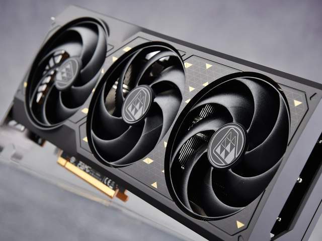 2000元预算力荐蓝宝石RX7650GRE8G黑钻版OC性能散热颜值俱佳(图2)