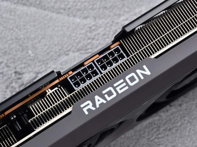 2000元预算力荐蓝宝石RX7650GRE8G黑钻版OC性能散热颜值俱佳(图3)